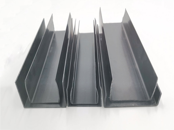 鋁合金(jin)門窗防塵蓋生(sheng)産