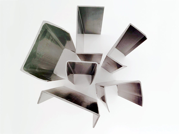 鋁合金門窗(chuāng)防塵蓋